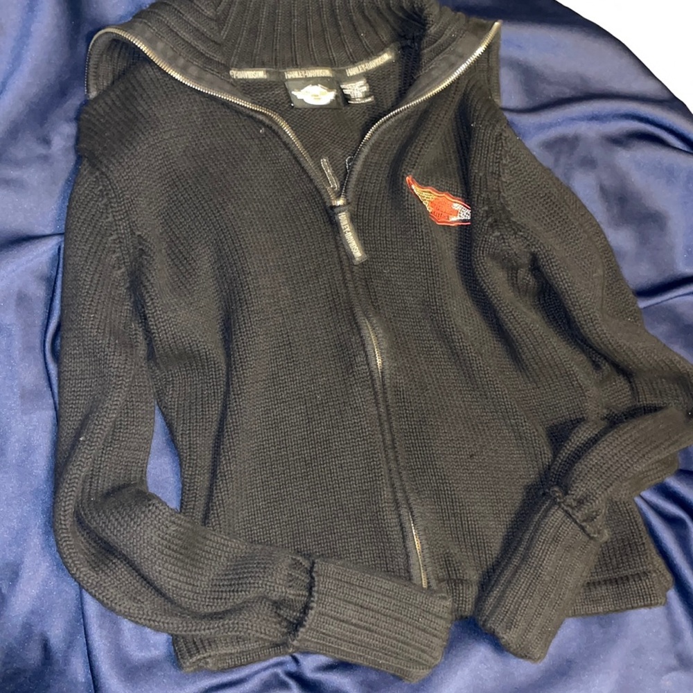 HD sweater